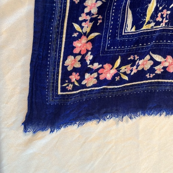 AE Coverup or Shawl - Picture 4 of 8